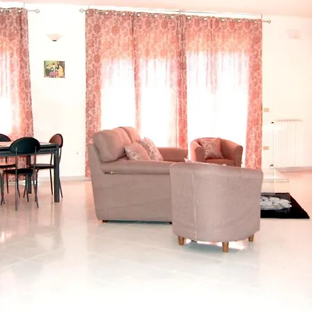 شقة With 3 Bedrooms In With Wonderful City View And Furnished Balcony 50 Km From The Slopes