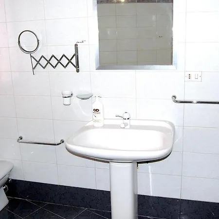 With 3 Bedrooms In With Wonderful City View And Furnished Balcony 50 Km From The Slopes شقة Fardella