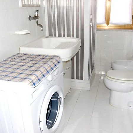 With 3 Bedrooms In With Wonderful City View And Furnished Balcony 50 Km From The Slopes شقة