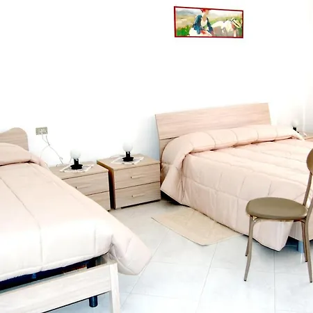 With 3 Bedrooms In With Wonderful City View And Furnished Balcony 50 Km From The Slopes Fardella